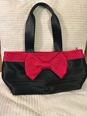 Harveys Seatbelt Disney Couture Minnie Mouse Bow Tote